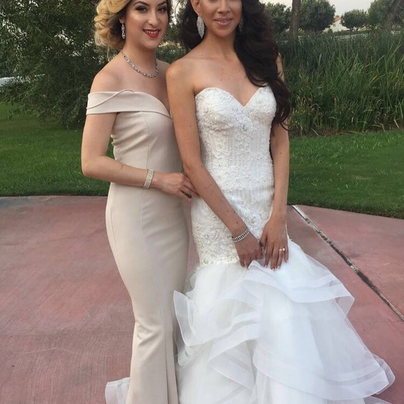 Wedding dress - Picture 2 of 4